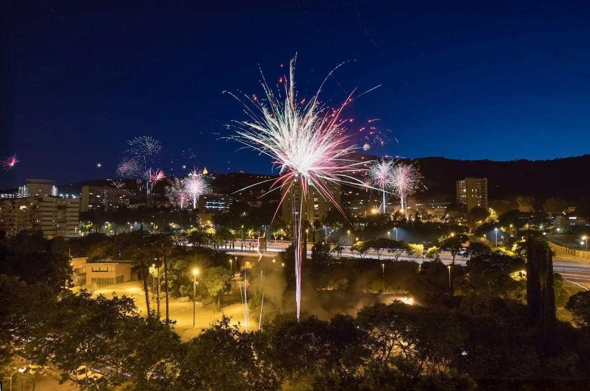 Barcelona culmina La Mercè 2024 con espectacular piromusical de Rosalía