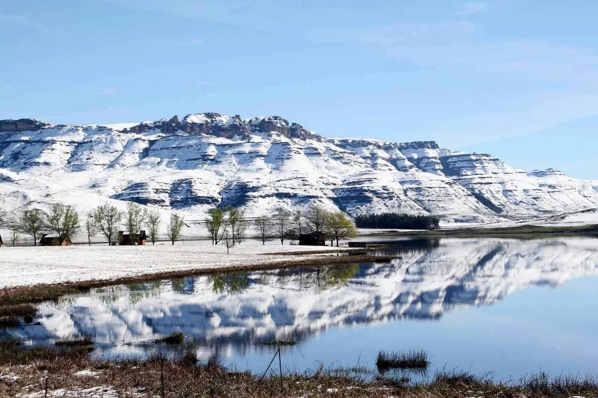 Inusual nevada en Sudáfrica deja dos muertos y caos en carreteras