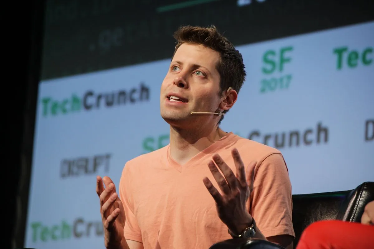 Sam Altman predice la llegada de la superinteligencia artificial en una década