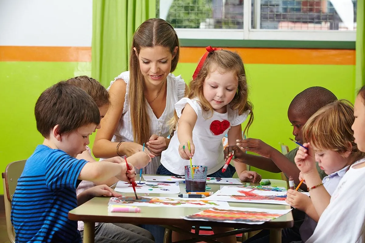 Madrid prohíbe jornada continua en nuevos colegios e incluye 1º y 2º de ESO