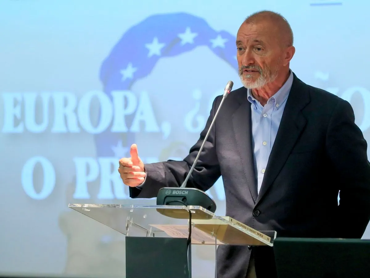 Pérez-Reverte critica la exclusión del Rey Felipe VI en México