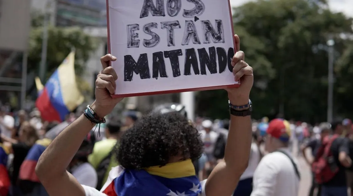 Venezolanos persisten en protestas pacíficas dos meses después de elecciones