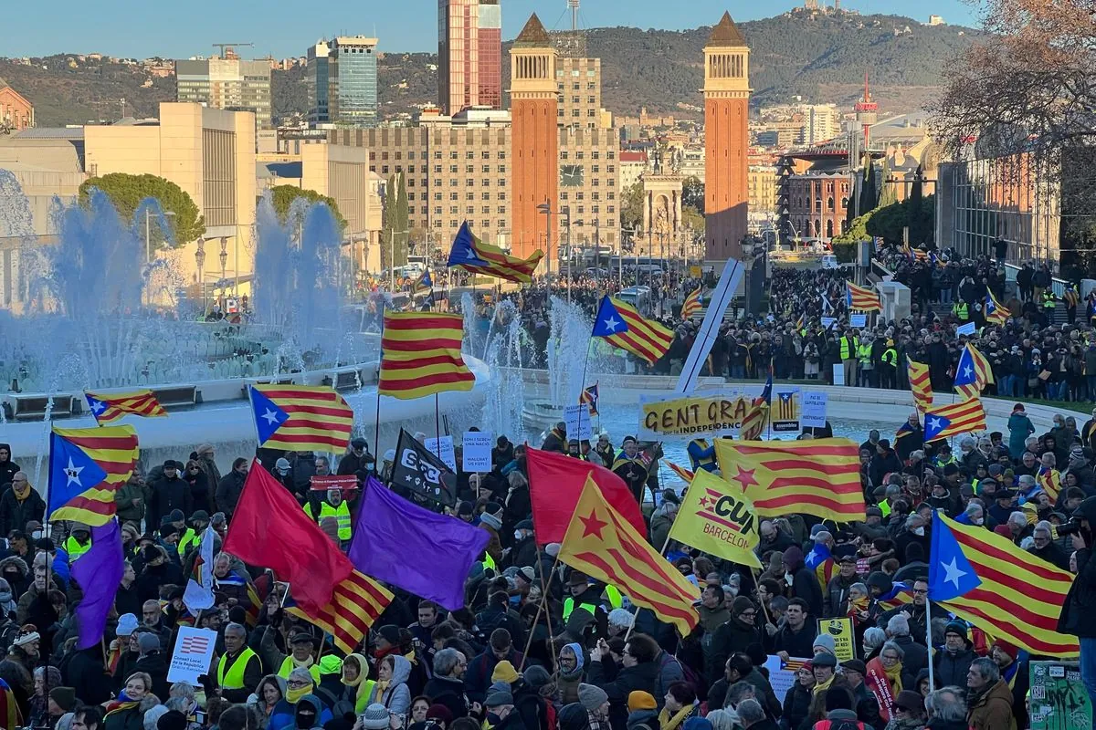 Independentismo catalán conmemora el 1-O sin control del Govern