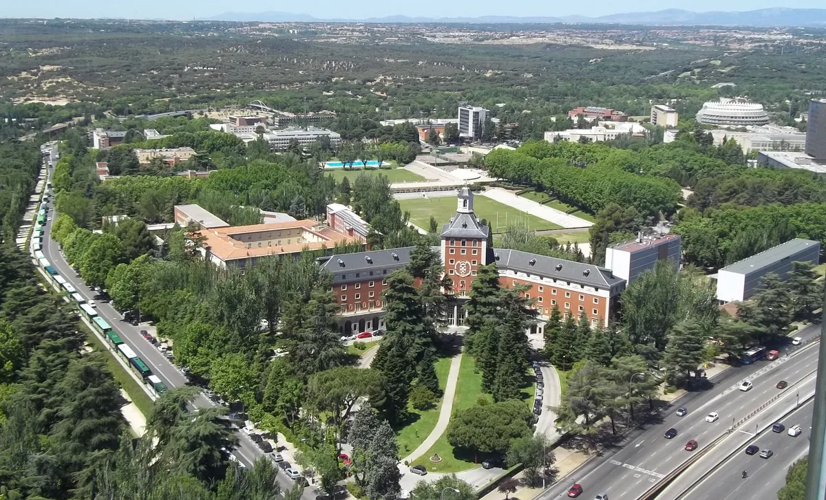 UCM evalúa cerrar máster de Begoña Gómez por daño a su imagen