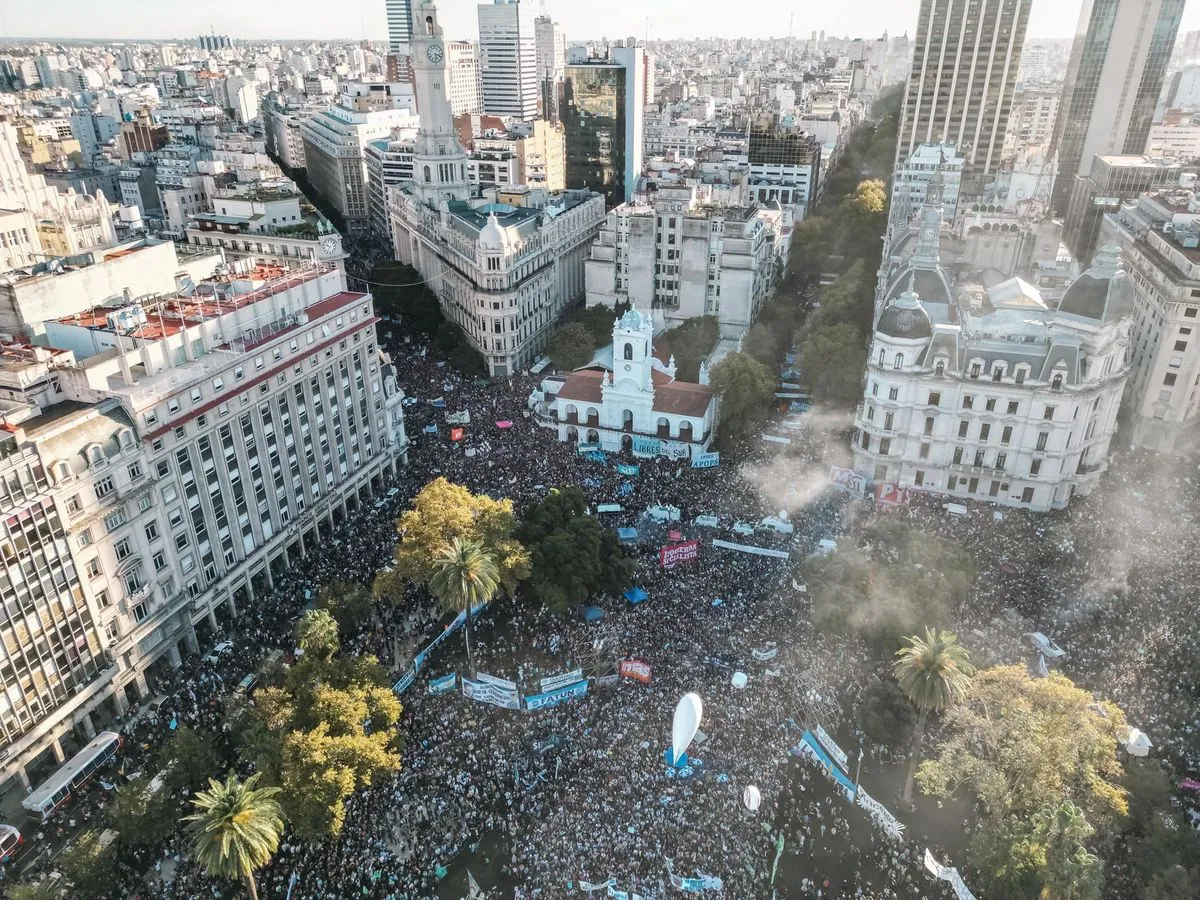 Protestas masivas defienden la educación pública en Argentina