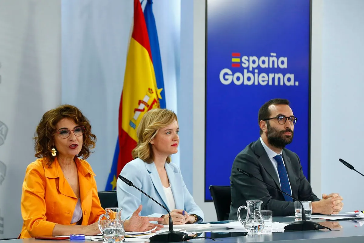 Ministro de Economía elude explicar presiones sobre el Banco de España