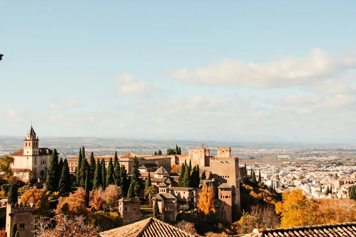 Granada, León y Valencia: los nuevos destinos favoritos en España