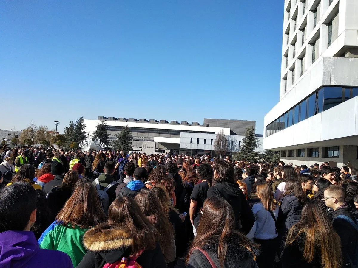 protestas-estudiantiles-en-la-urjc-desencadenan-respuesta-policial