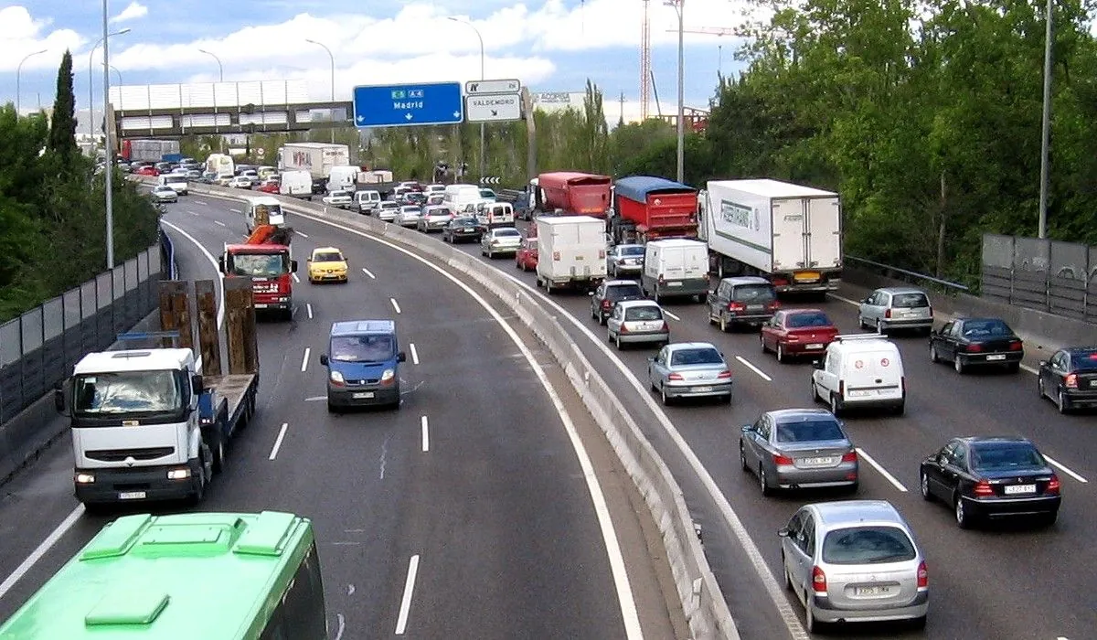 Madrid establece límites de servicio ante huelga masiva de conductores de autobús