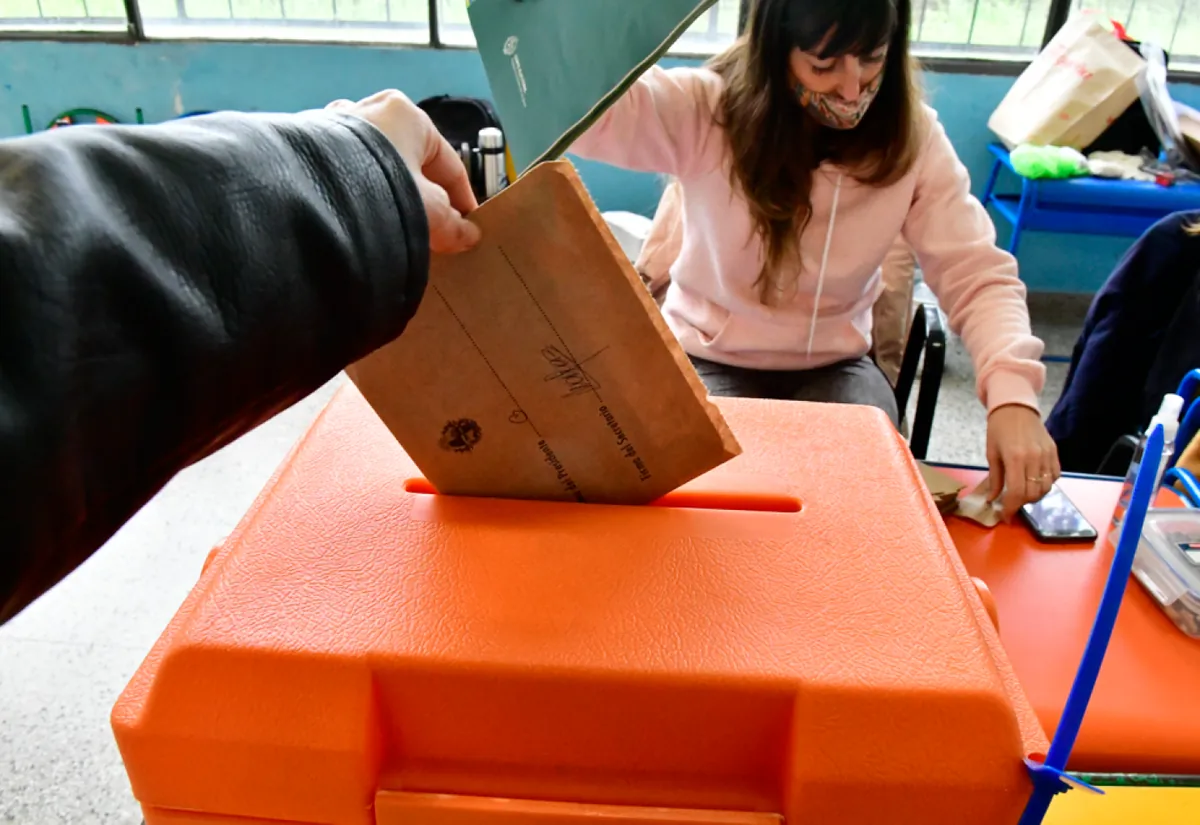 Sorpresa electoral en Uruguay: La derecha tiene chances de ganar en segunda vuelta