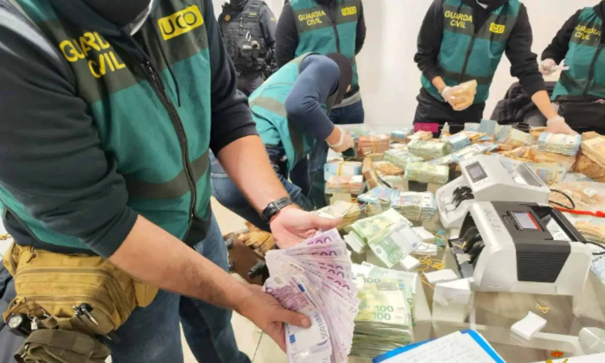 Policía incauta más de mil productos de cannabis en tiendas de Madrid