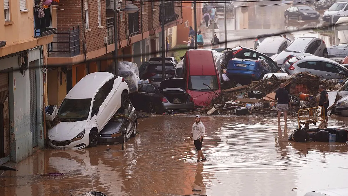 Devastadora tormenta deja más de 150 muertos en Valencia mientras siguen los rescates