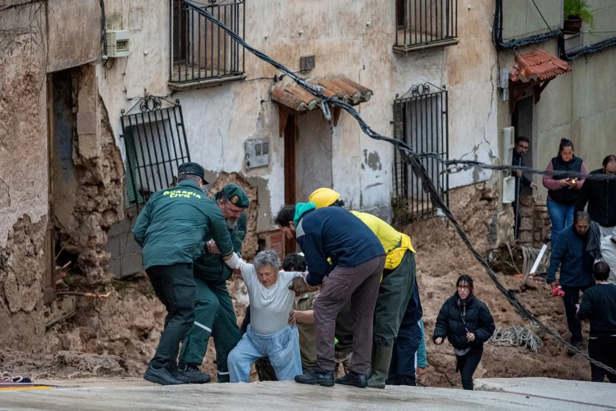 emergencia-en-chiva-intoxicacion-masiva-durante-labores-de-limpieza-post-inundacion