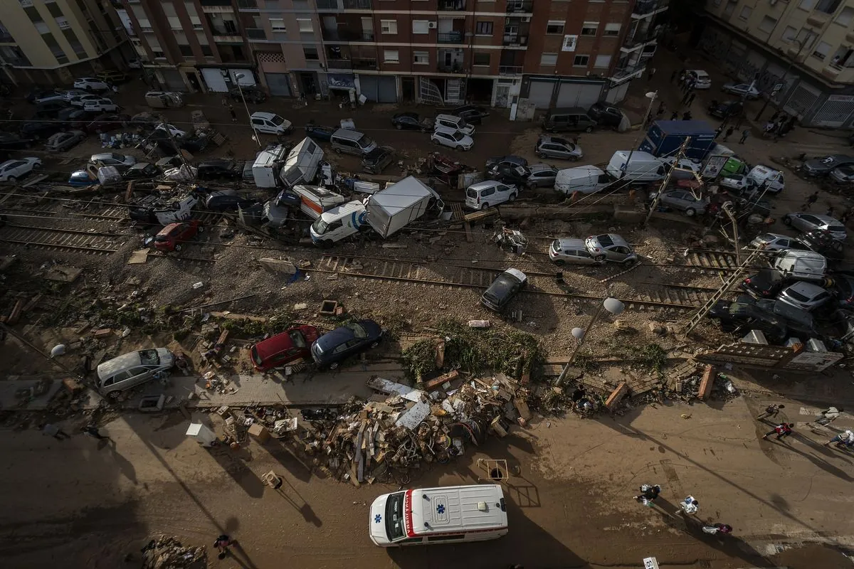 Reyes de España visitan zonas devastadas tras catástrofe que dejó 213 muertos