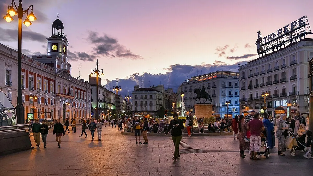 La historia oculta del trabajo sexual masculino en Puerta del Sol