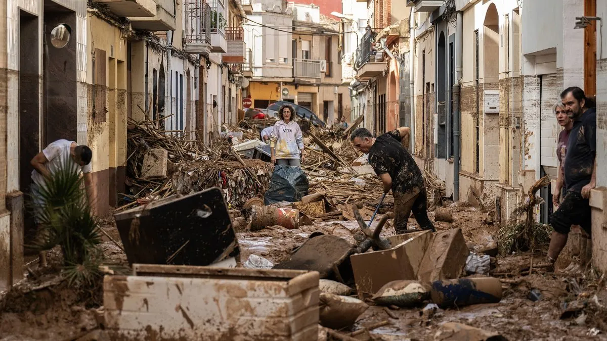 habitantes-de-paiporta-escapan-por-saqueos-tras-inundaciones-devastadoras