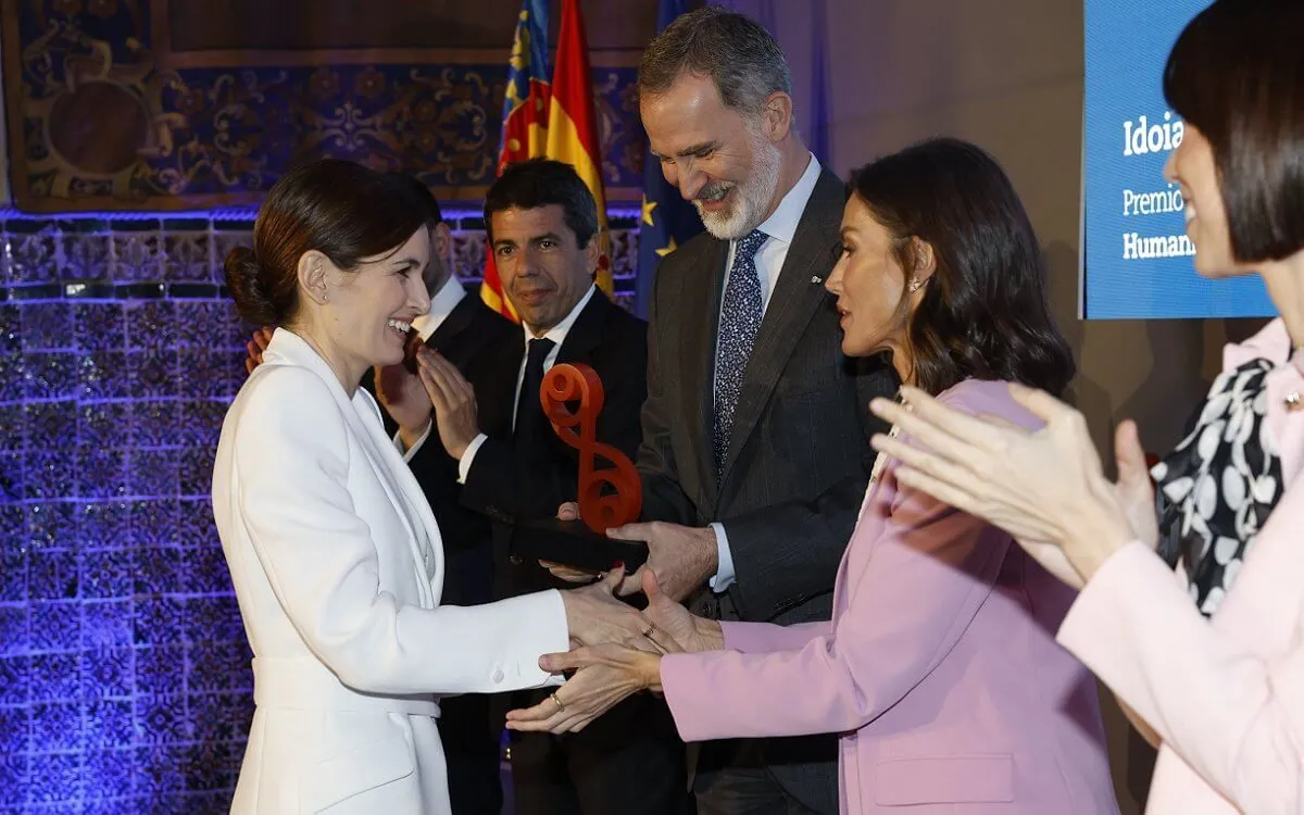 Premio prestigioso: Veterano periodista económico recibe máximo reconocimiento en España