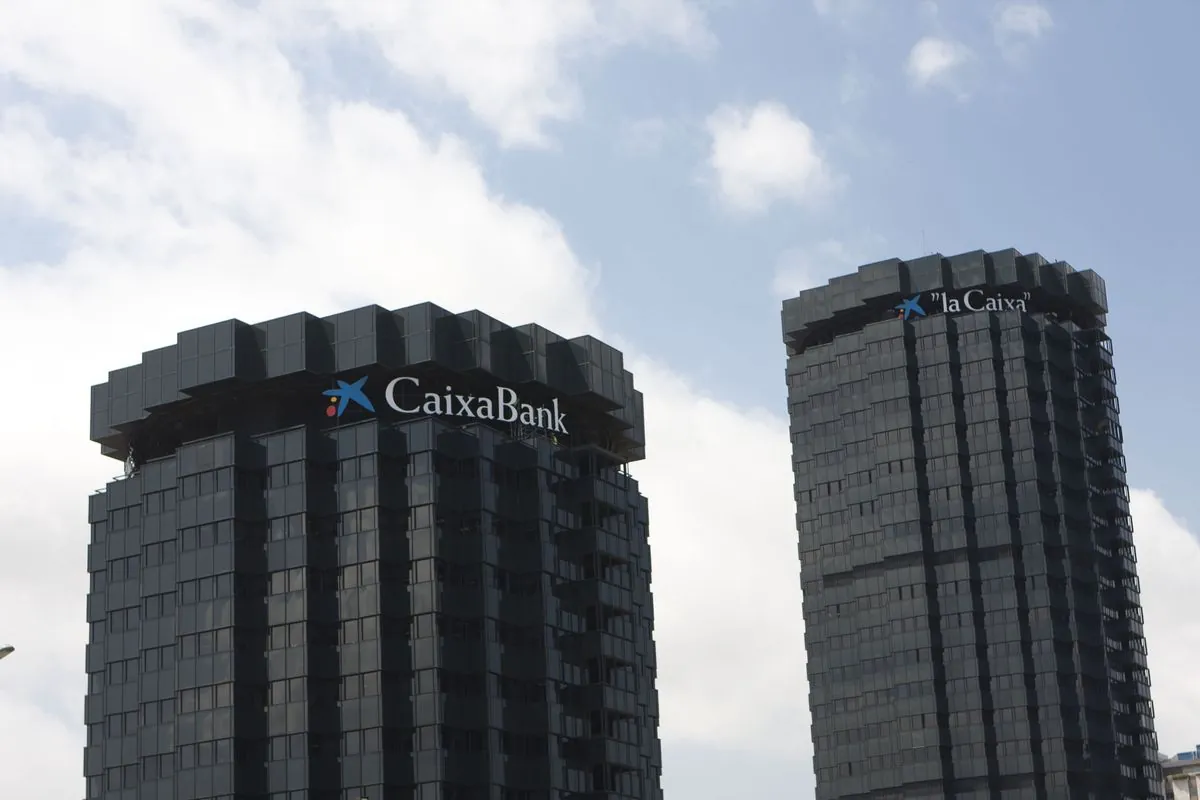 CaixaBank cambia su rumbo: del beneficio fácil a la batalla por el crédito