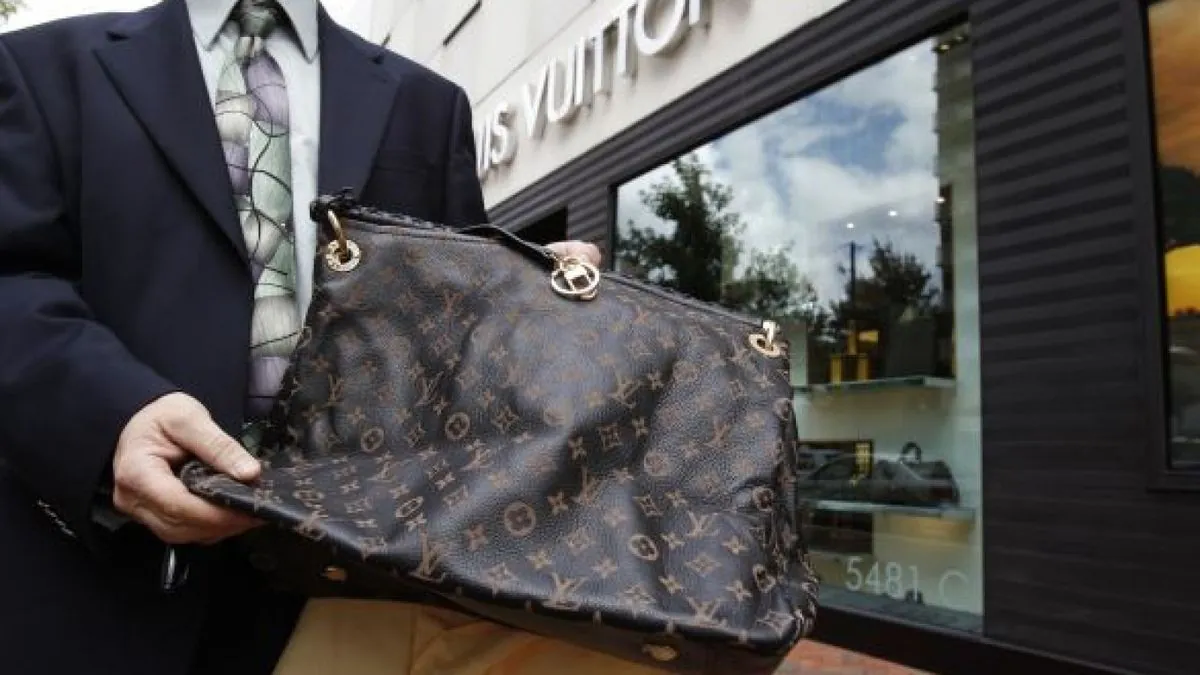 Asalto millonario: ladrones se llevan 66 bolsos Hermès en Hong Kong