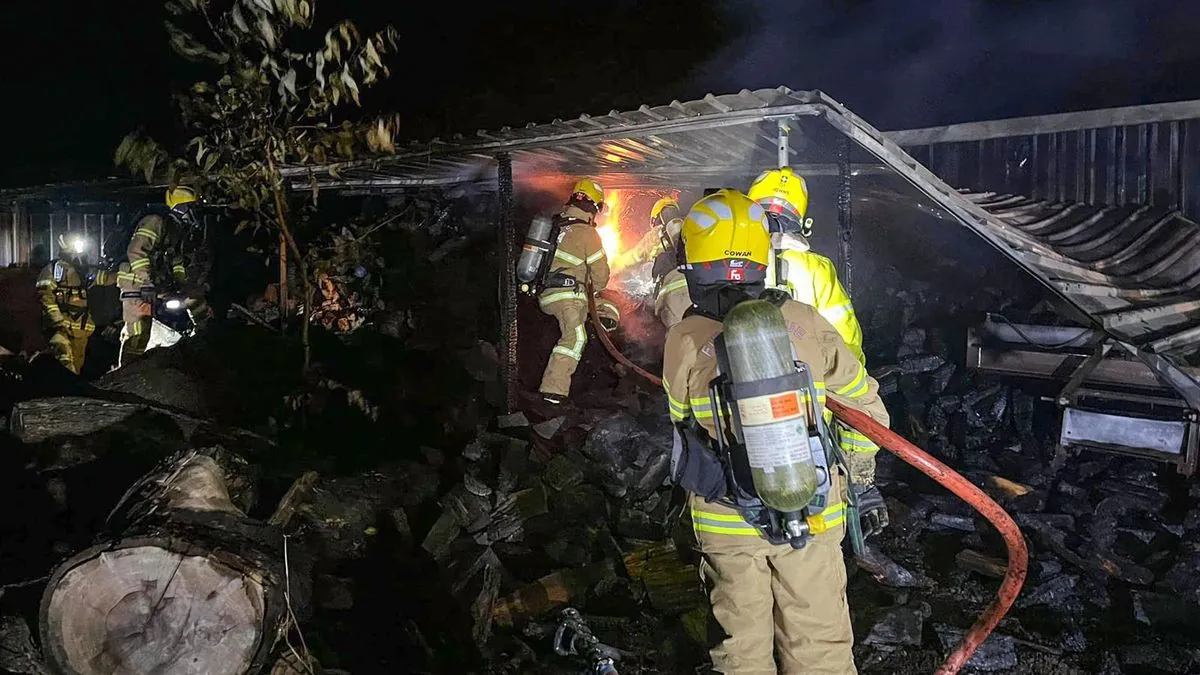 Trágico desenlace en Loja: Incendio nocturno cobra una vida en zona residencial