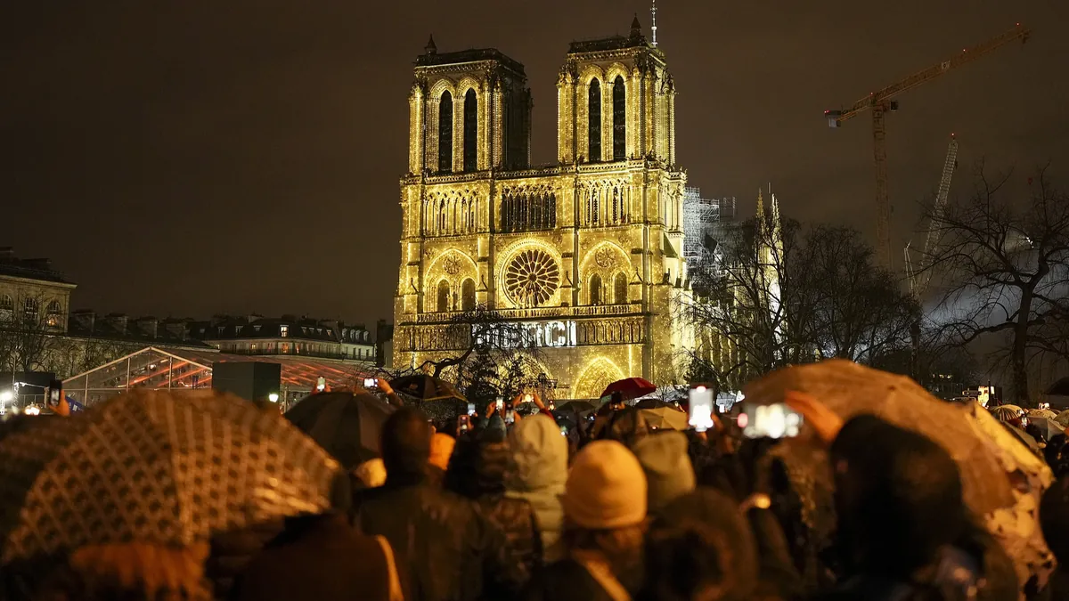 La polémica ausencia de España en la gran ceremonia de Notre Dame genera debate