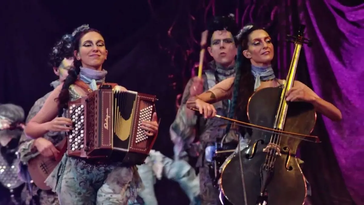 La música del circo: Una española cuenta su vida entre acróbatas y acordeones