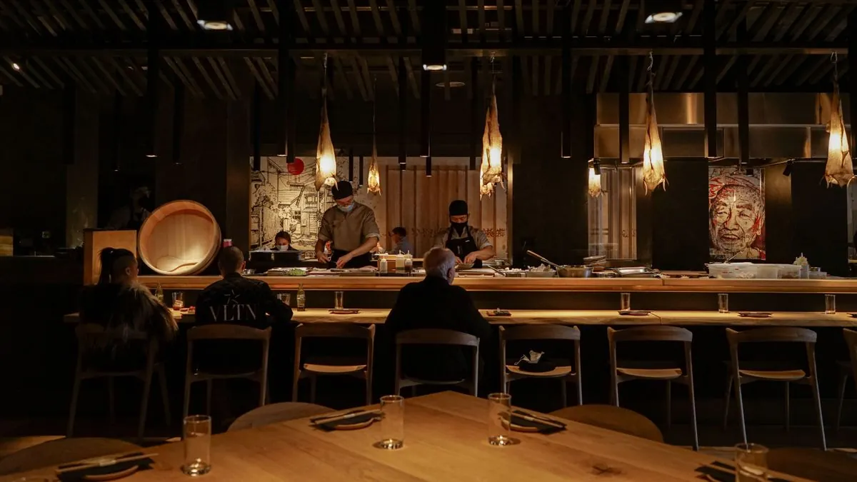 Este restaurante japonés en Barcelona sorprende con su auténtico estilo izakaya