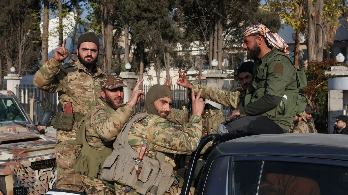 Sorprendente transición pacífica en Siria deja uniformes militares en las calles